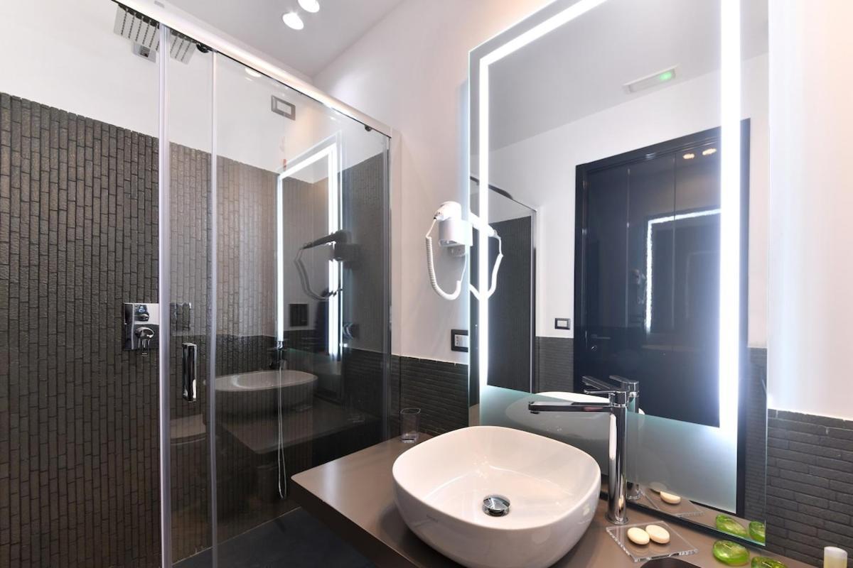 Domus 42 Hotel Naples Room photo